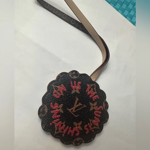 LV The Sun is Shining Bag Charm - Picture 3 of 4